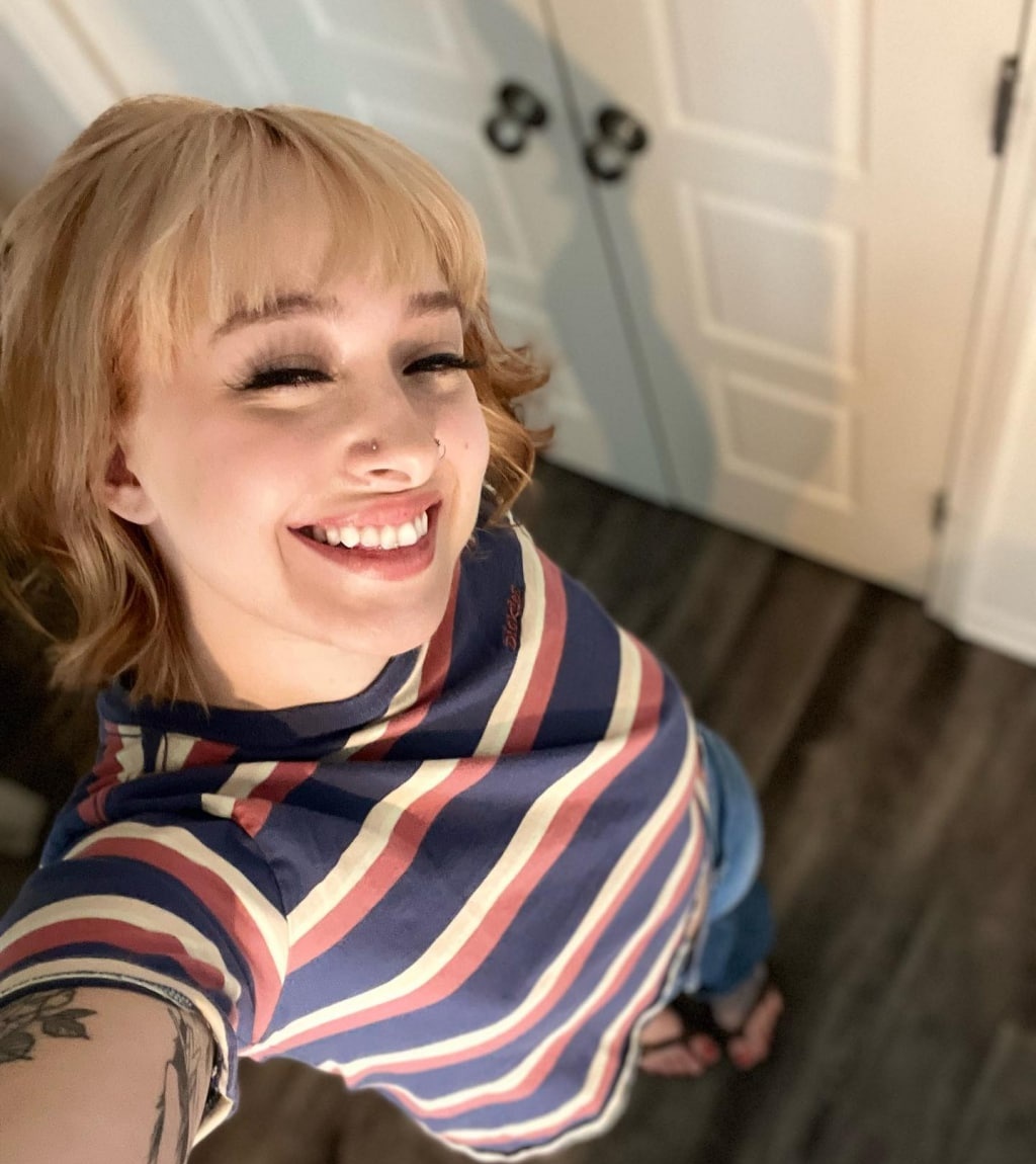 Юля привлекальеная девушка из Донецк цена от 5000 руб