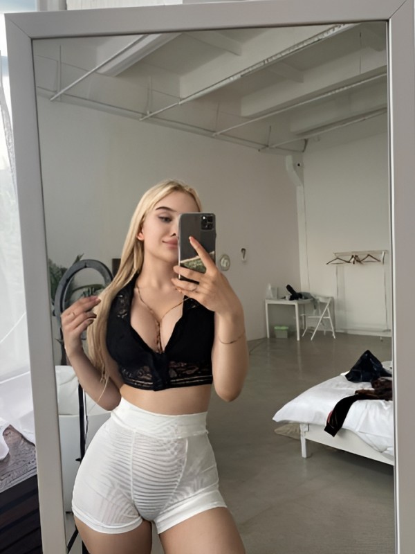 Виктория привлекательная девушка из Донецк цена от 2500 руб