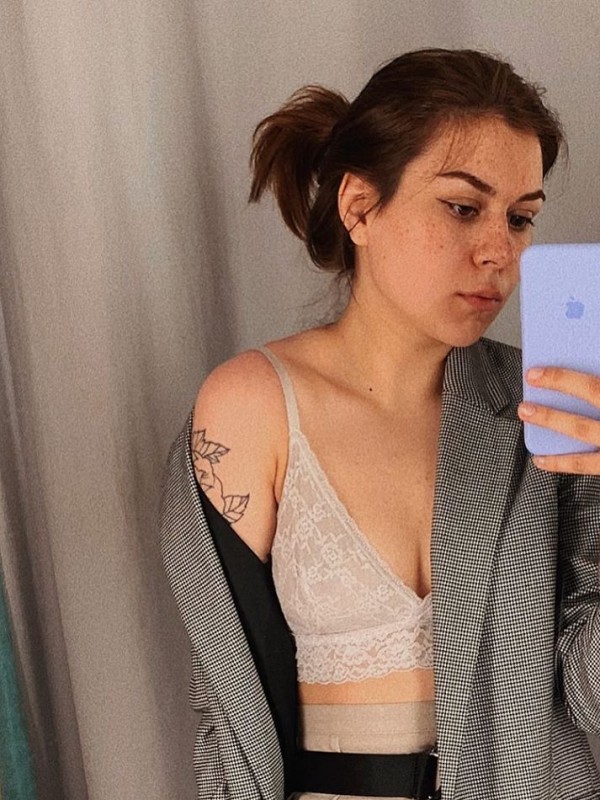 Айза привлекательная девушка из Донецк цена от 3500 руб