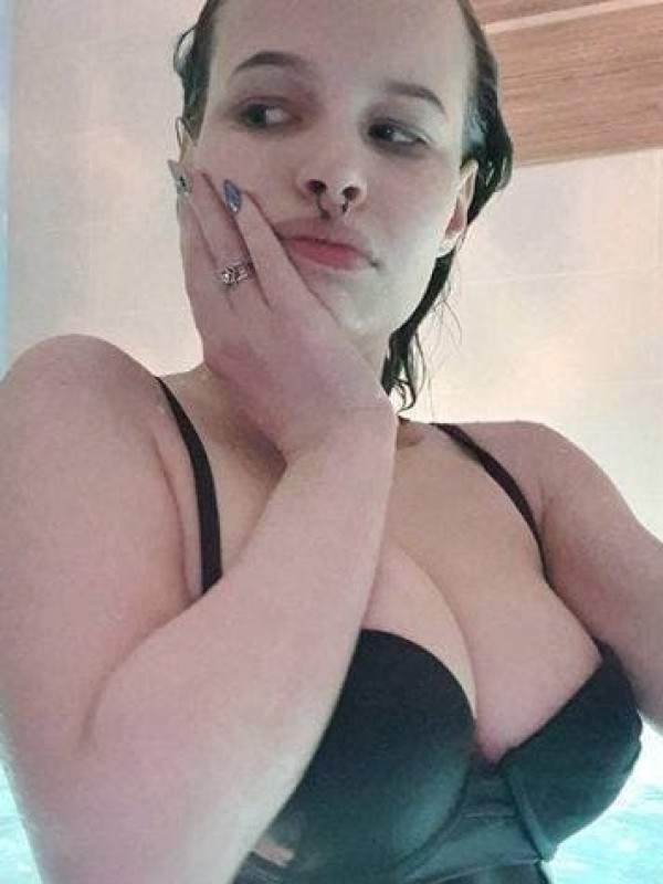 Карина привлекательная девушка из Донецк цена от 3000 руб