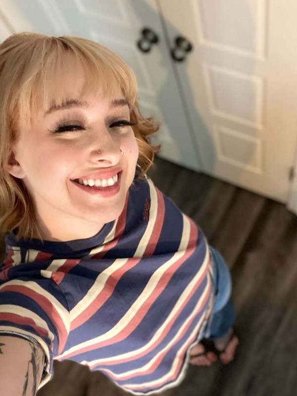 Юля привлекательная девушка из Донецк цена от 5000 руб