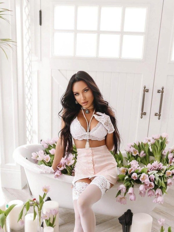 Оксана привлекательная девушка из Донецк цена от 6000 руб